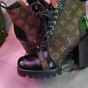 LAUREATE PLATFORM LOUIS VUITTON BOOTS